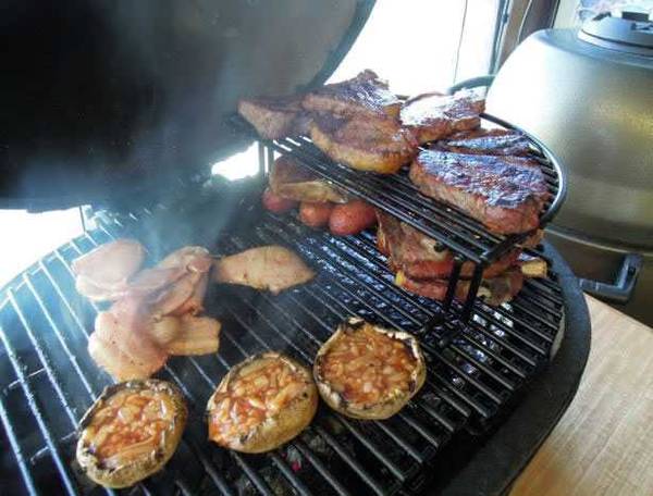 two-zone grilling on a round Kamado